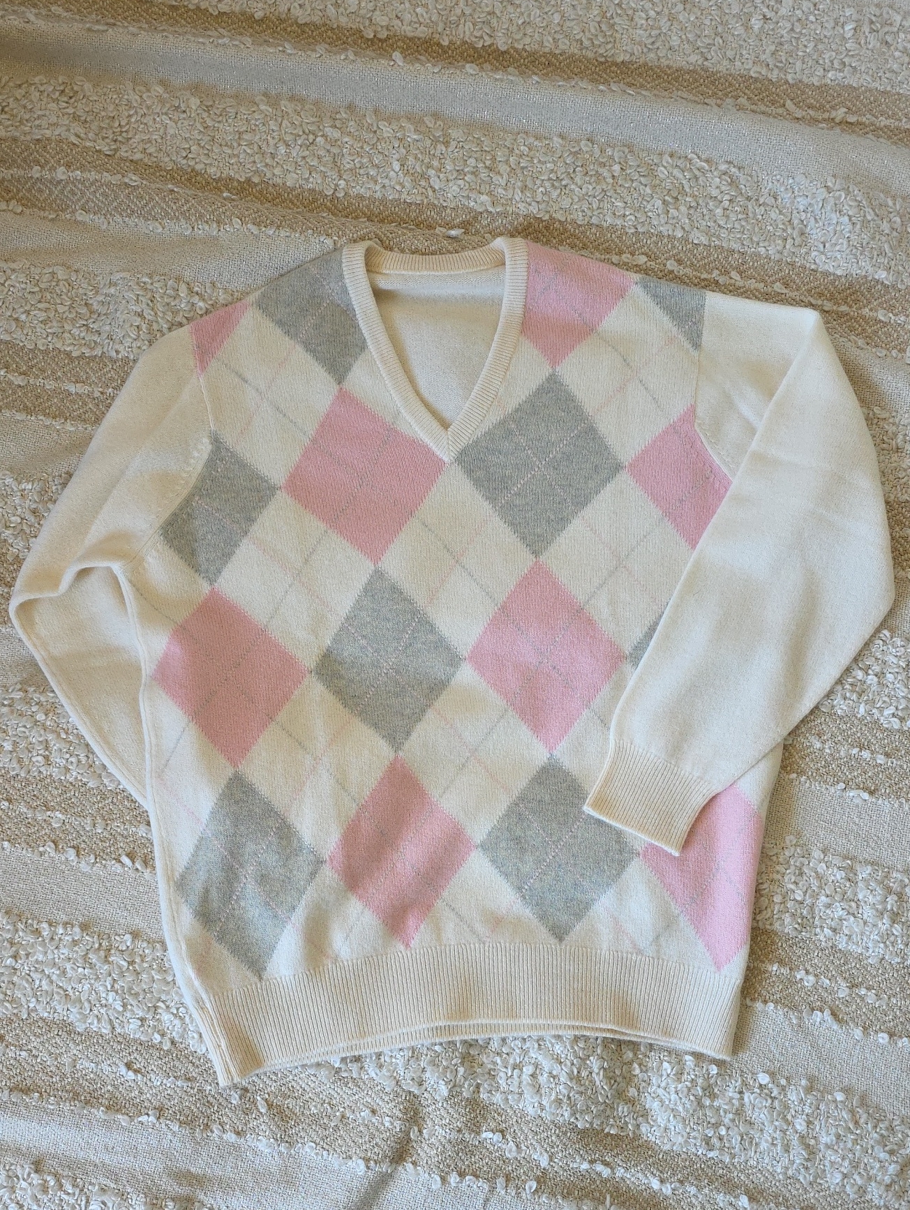 Pringle V-Neck Argyle Cashnere Sweater In Cream, Pink & Gray Size 44 Large